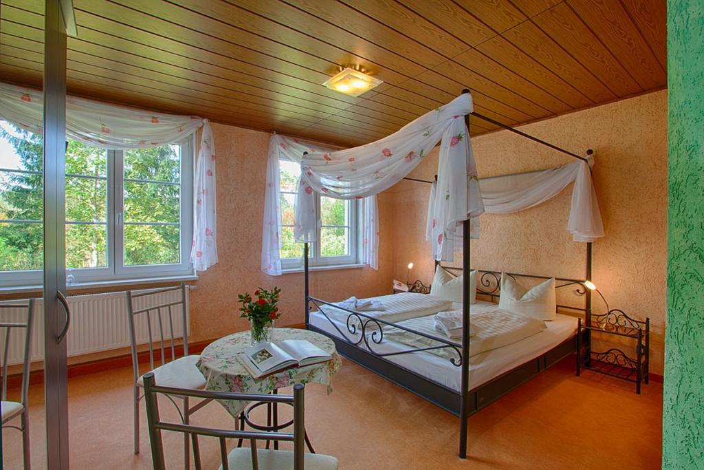 Kraeuterbaude Hotel Saupsdorf Bagian luar foto